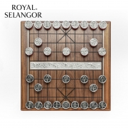 皇家雪兰莪 中国象棋 #015516E胡桃木棋盘 每一颗棋子上都刻了一个雅致的书法汉字 锡镴制成的楚河汉界非常耐磨